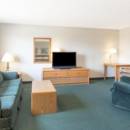 Super 8 By Wyndham Dewitt Hotel Exterior photo