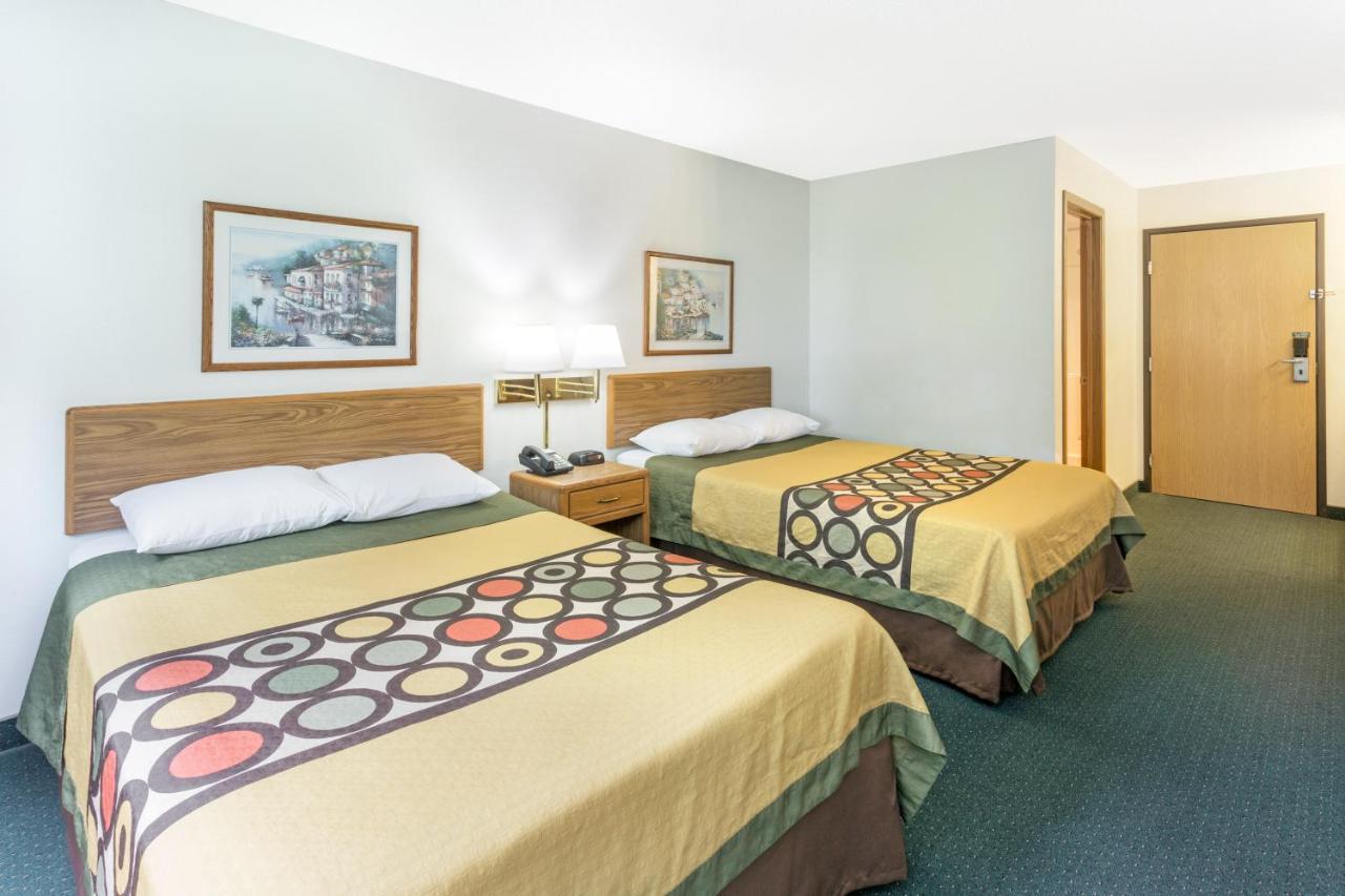 Super 8 By Wyndham Dewitt Hotel Exterior photo